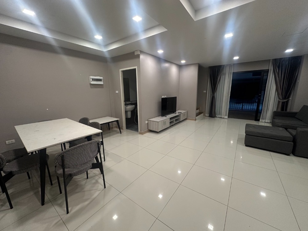 For RentTownhomePattaya, Bangsaen, Chonburi : For rent: 2-storey townhouse, modern style, Huai Yai, Pattaya