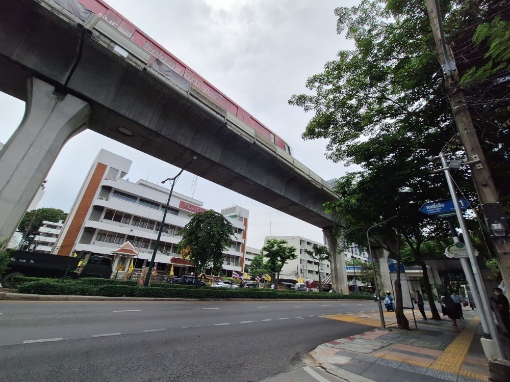 ขายคอนโดอารีย์ อนุสาวรีย์ : ขายคอนโดเดอะ เครสท์ พหลโยธิน11 ขนาด 46.69 ตร.ม. ชั้น24 วิวเมือง ตกแต่งพร้อมเข้าอยู่