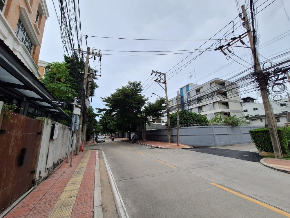 ขายคอนโดอารีย์ อนุสาวรีย์ : ขายคอนโดเดอะ เครสท์ พหลโยธิน11 ขนาด 46.69 ตร.ม. ชั้น24 วิวเมือง ตกแต่งพร้อมเข้าอยู่