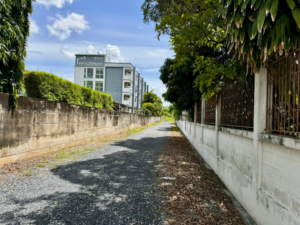 For SaleLandLadkrabang, Suwannaphum Airport : Land for sale, Soi Lat Krabang 3, size 371 sq m (Prachathorn Road), stream view***Price lower than market***