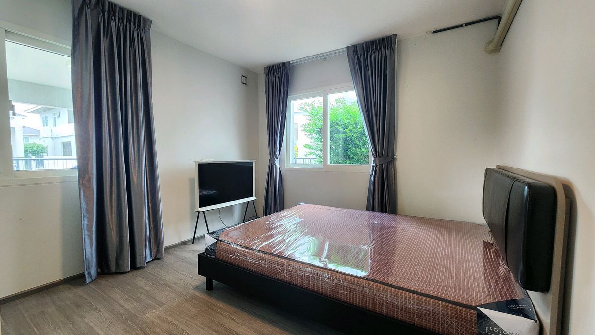 For RentHouseNawamin, Ramindra : Single house for rent, 3 bedrooms, Chaiyaphruek Village, Ram Intra-Chatuchak Expressway, corner house, nice to live in, can park two cars, large garden, view of the central garden