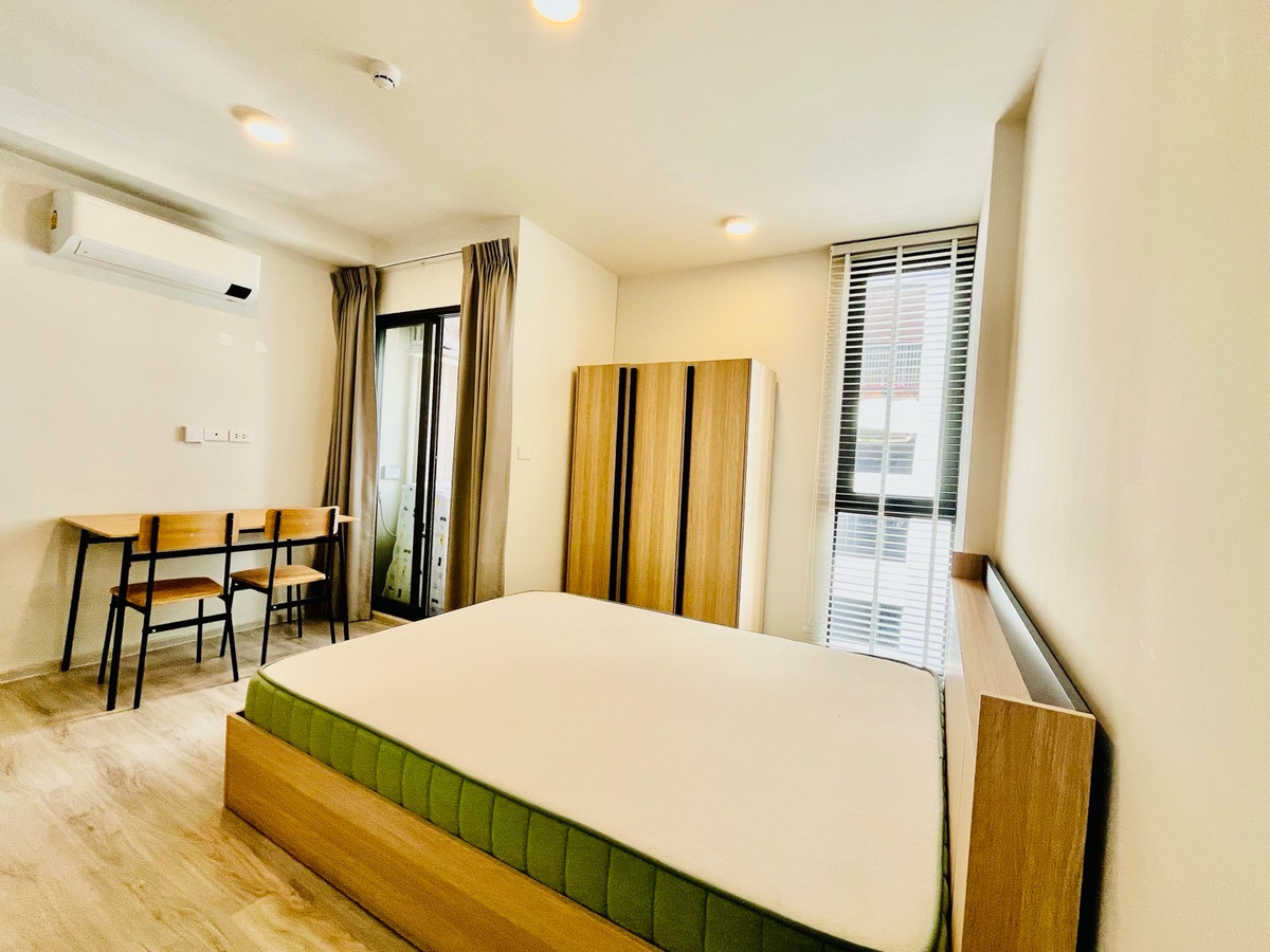 For RentCondoRatchadapisek, Huaikwang, Suttisan : Condo for rent, Ratchada-Huai Khwang, near MRT Huai Khwang, only 350 meters from MRT, new condo near the electric train, near the main road, in the heart of Ratchada, enter Soi Ratchada 12 only 90 meters, very convenient to travel.