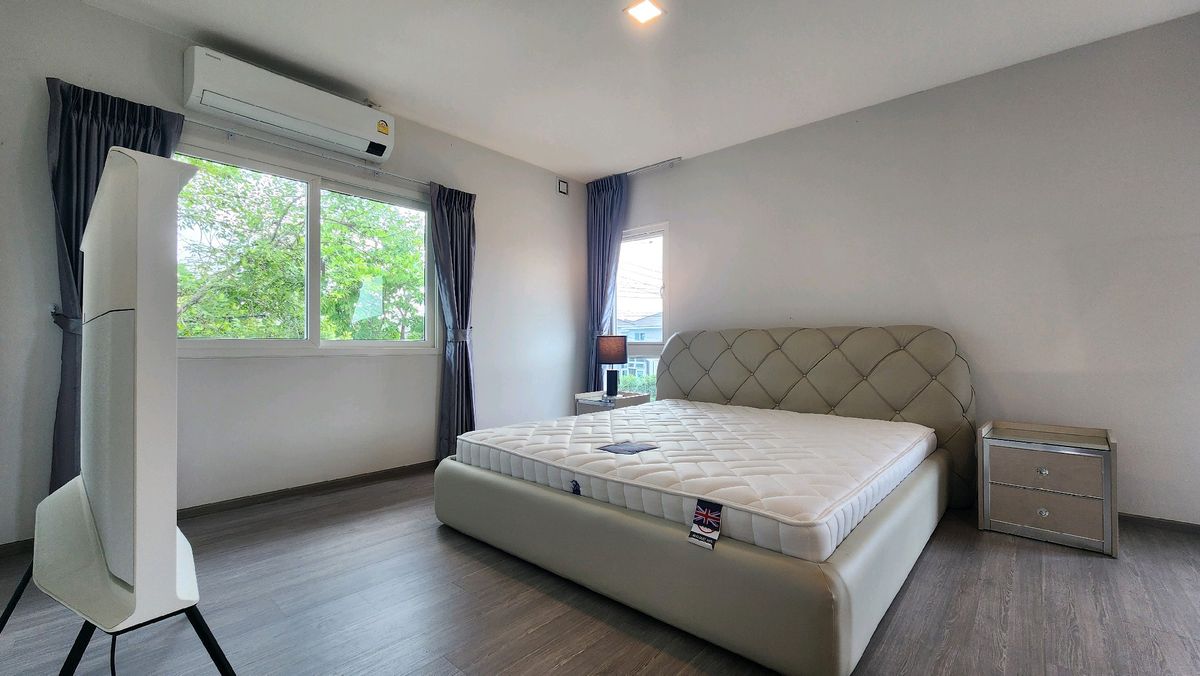 For RentHouseNawamin, Ramindra : Single house for rent, 3 bedrooms, Chaiyaphruek Village, Ram Intra-Chatuchak Expressway, corner house, nice to live in, can park two cars, large garden, view of the central garden