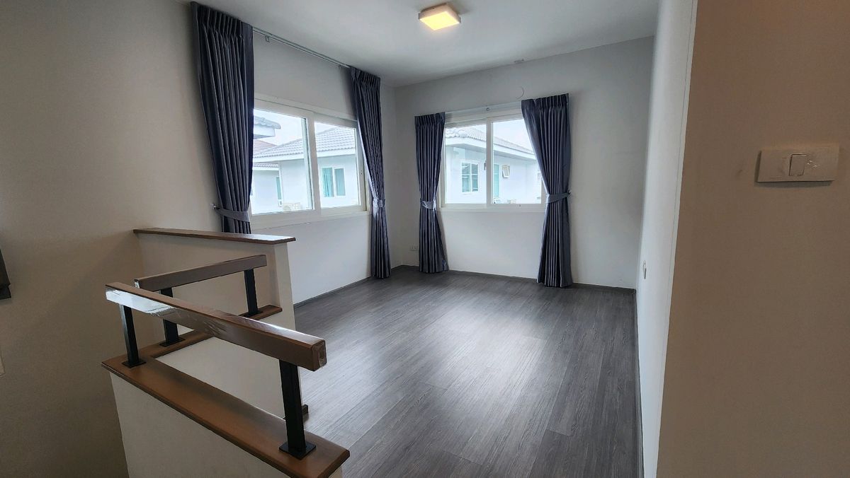 For RentHouseNawamin, Ramindra : Single house for rent, 3 bedrooms, Chaiyaphruek Village, Ram Intra-Chatuchak Expressway, corner house, nice to live in, can park two cars, large garden, view of the central garden