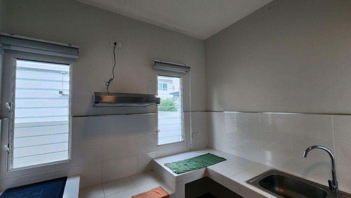 For RentHouseNawamin, Ramindra : Single house for rent, 3 bedrooms, Chaiyaphruek Village, Ram Intra-Chatuchak Expressway, corner house, nice to live in, can park two cars, large garden, view of the central garden