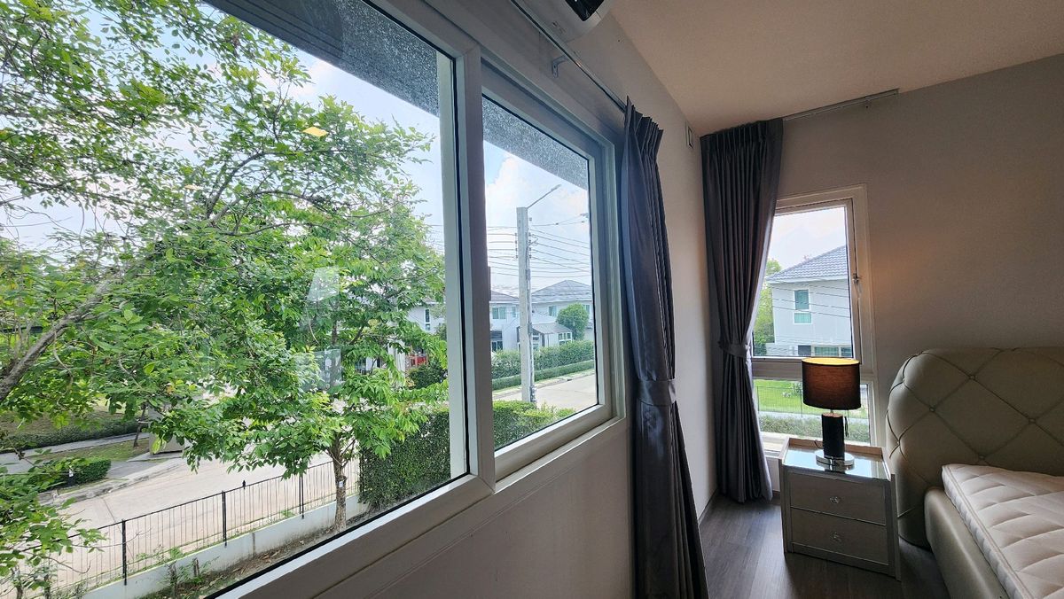 For RentHouseNawamin, Ramindra : Single house for rent, 3 bedrooms, Chaiyaphruek Village, Ram Intra-Chatuchak Expressway, corner house, nice to live in, can park two cars, large garden, view of the central garden