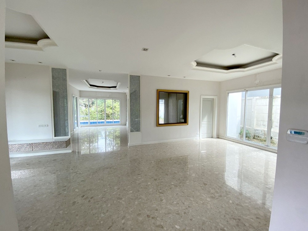 For SaleHousePattanakan, Srinakarin : Luxury house, promotional price! Grand Bangkok Boulevard Rama 9-Srinakarin 101.3 sq m., 5 bedrooms, 7 bathrooms, has a swimming pool