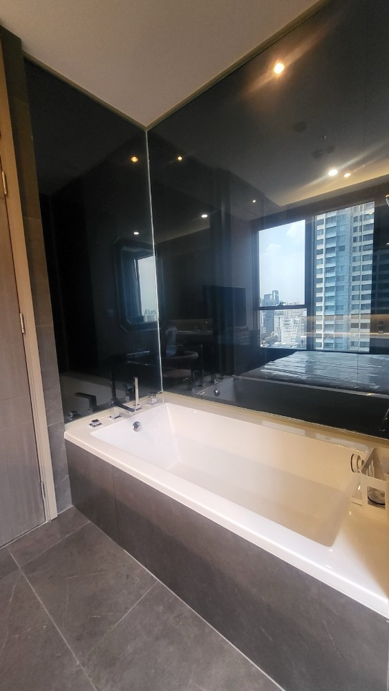 ให้เช่าคอนโดพระราม 9 เพชรบุรีตัดใหม่ RCA : THE ESSE at SINGHA COMPLEX 2 Bed, Best Deal 65,000 per month