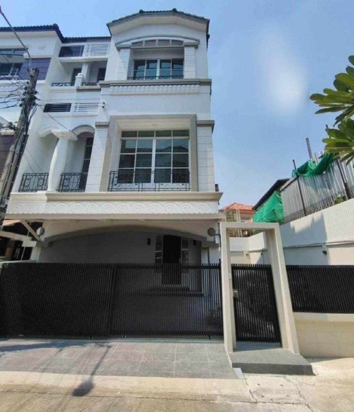 For RentTownhomeYothinpattana,CDC : ให้เช่าบ้านกลางเมือง โยธิพัฒนา  
✅ มีเฟอร์นิเจอร์พร้อมเข้าอยู่ได้เลย