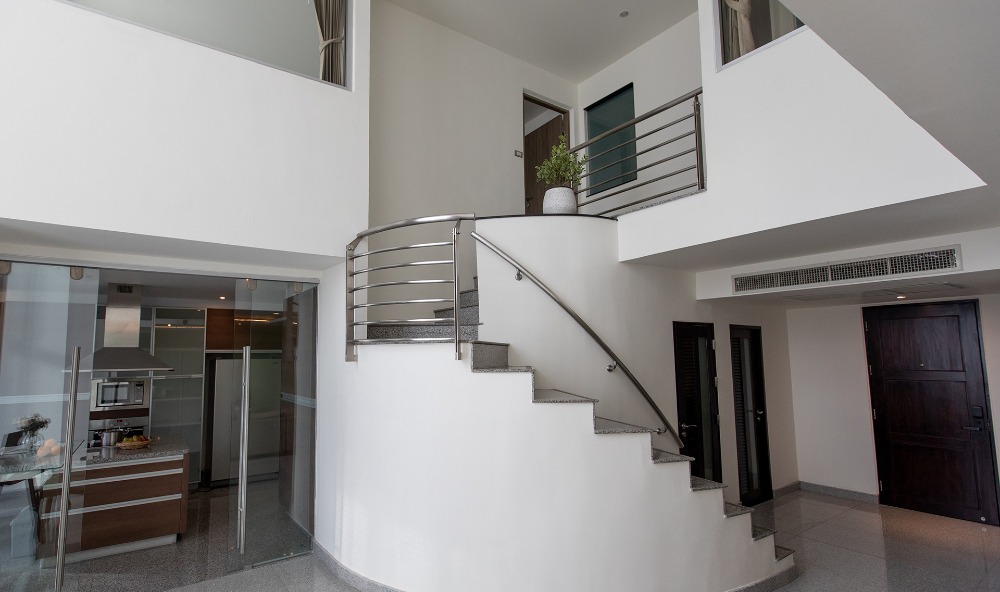 For RentCondoOnnut, Udomsuk : Newly Renovated Apartment — Duplex 2 Beds Pet Allowed 75,000 per month