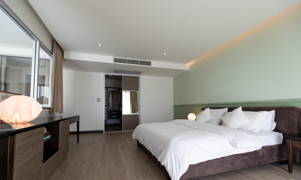 For RentCondoOnnut, Udomsuk : Newly Renovated Apartment — Duplex 2 Beds Pet Allowed 75,000 per month