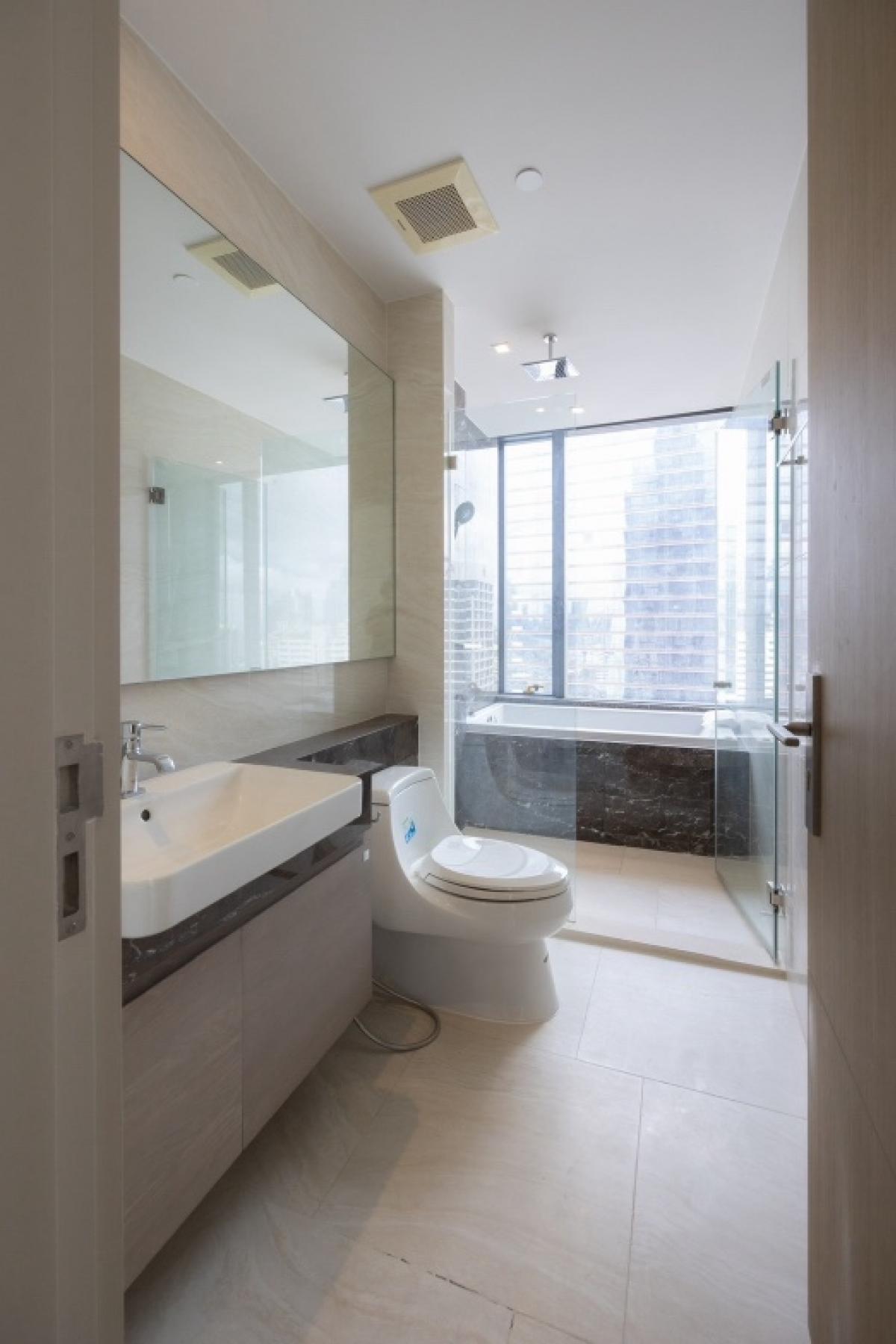 For SaleCondoSilom, Saladaeng, Bangrak : 📢👇 The perfect living experience in the heart of Silom.Easily traveling pass many routes, near Silom Complex, unblocked city view