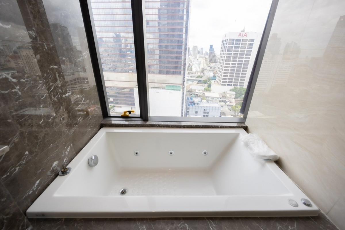 For SaleCondoSilom, Saladaeng, Bangrak : 📢👇 The perfect living experience in the heart of Silom.Easily traveling pass many routes, near Silom Complex, unblocked city view