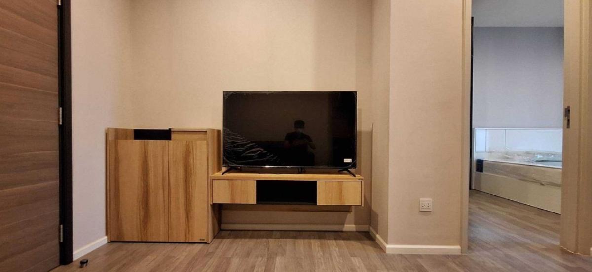 For RentCondoSathorn, Narathiwat : 🌈𝐅𝐨𝐫 𝐑𝐞𝐧𝐭/Condo for rent The Room Sathorn-Saint Louis🔥⭐️Condo rental 🔸Size 35 sqm.🔸1 bedroom 1 bathroom 💰 Rent 16,000/month (1 year lease) Room details - TV - Electric stove with hood - Microwave oven - Water heater - Sofa - Wardrobe - Refrigerator - Air 