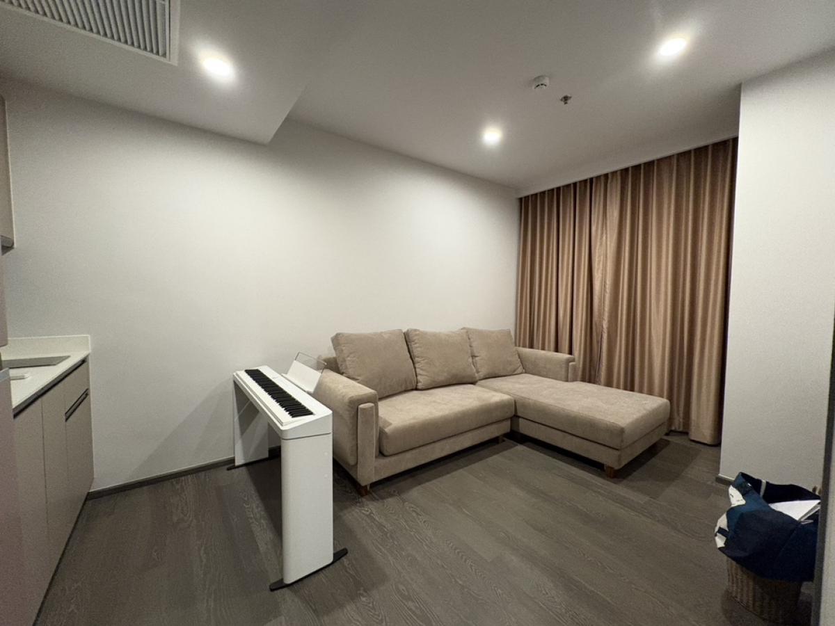 For RentCondoKhlongtoei, Kluaynamthai : 1BED 36SQM. Day view, Bangkok 0 meters, MRT, Residence brand  With housewives and trainer Dusit, complete with 5 electrical appliances