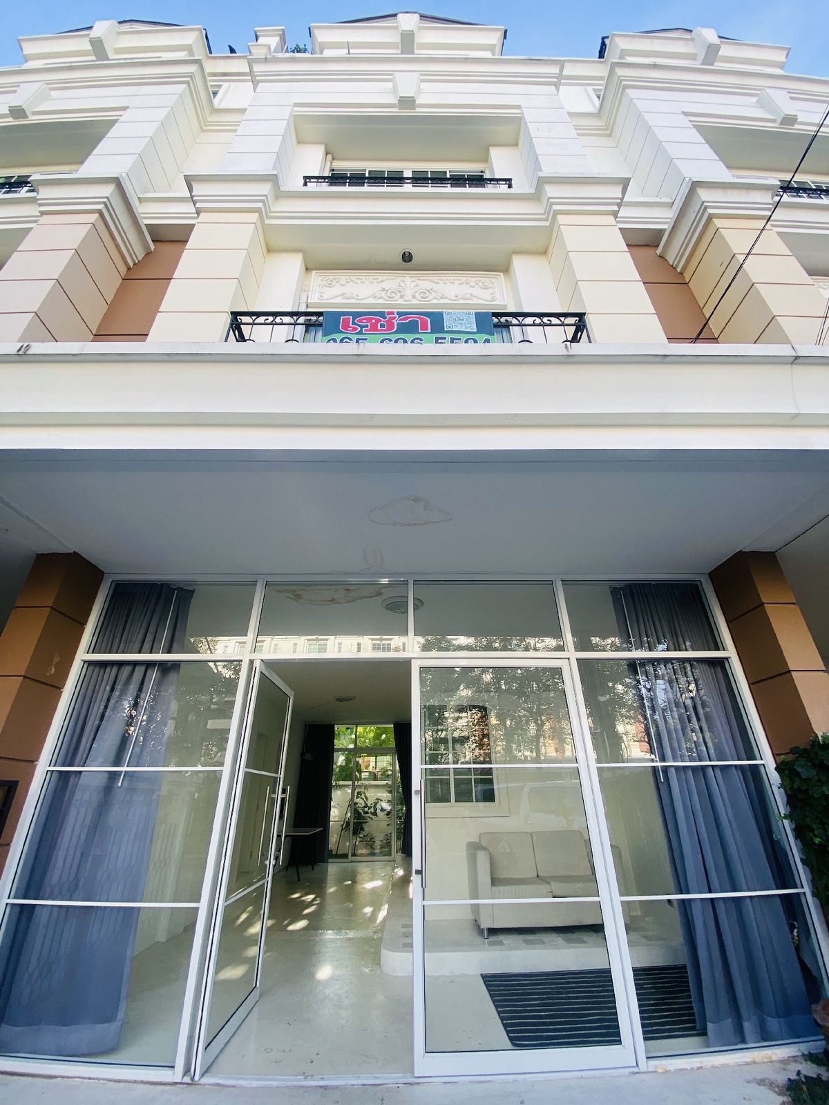 ให้เช่าทาวน์โฮมบางนา แบริ่ง ลาซาล : For  Rent ให้เช่า 38,000 บาท ทาวน์เฮ้าส์ 4 ชั้น พร้อมอยู่ โครงการพลัส พาร์คอเวนิว ลาซาล-สุขุมวิท105