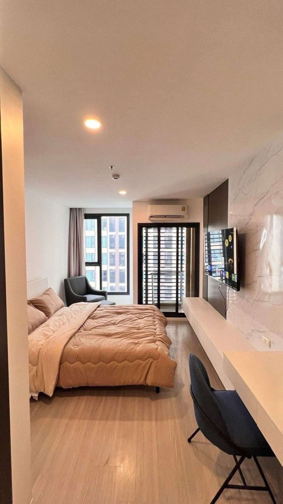 ให้เช่าคอนโดสะพานควาย จตุจักร : 🏢ให้เช่า Denim Jatujak 🏙️  เฟอร์นิเจอร์ครบ   Line OA : @ladysai (มี @ )