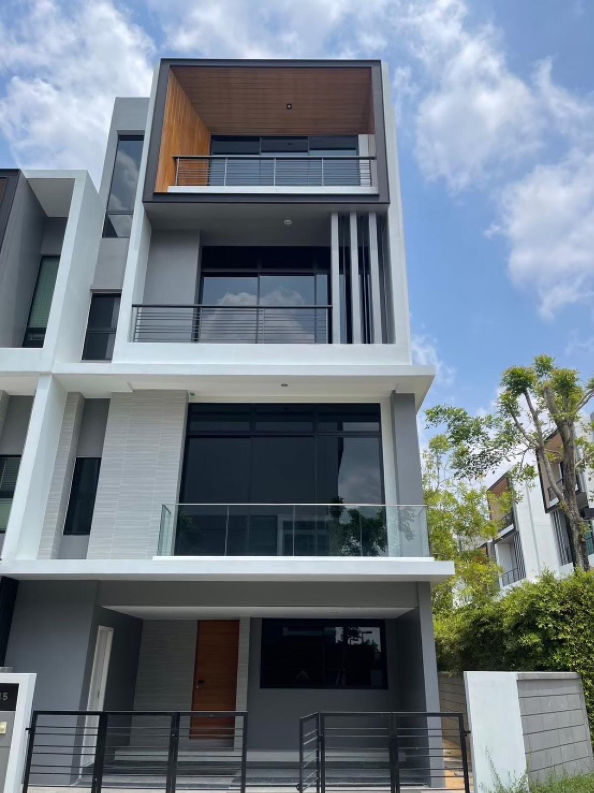 ขายทาวน์โฮมพัฒนาการ ศรีนครินทร์ : เจ้าของขายเอง ตำแหน่งสวย ราคาดีที่สุดในโครงการ 27 วา บ้านใหม่ไม่เคยเข้าอยู่ เลขบ้านมงคล ทิศตะวันออกตรงข้าม หน้าบ้านไม่ชนใคร