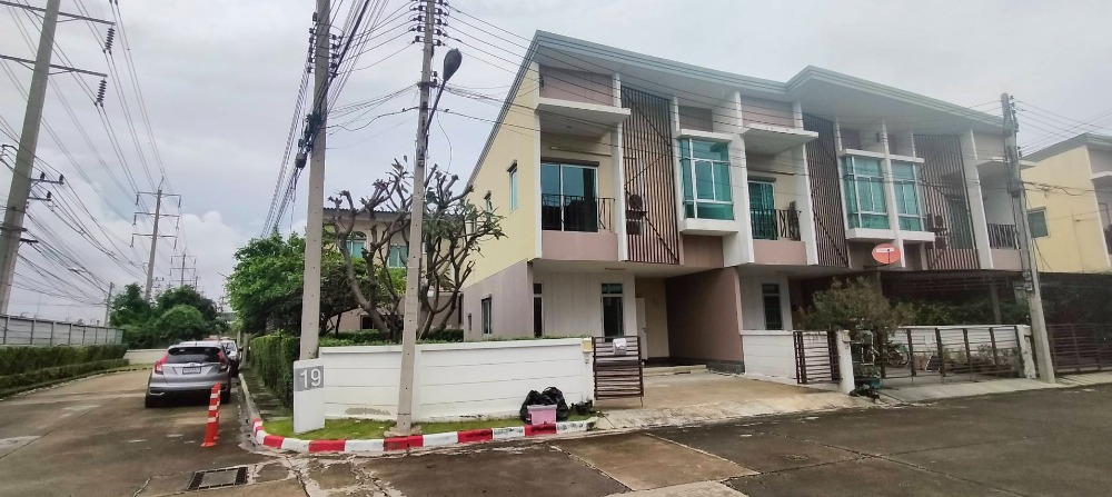 For RentTownhomePathum Thani,Rangsit, Thammasat : For rent: Habitatown Fold Tiwanon - Chaengwattana 44 square wah