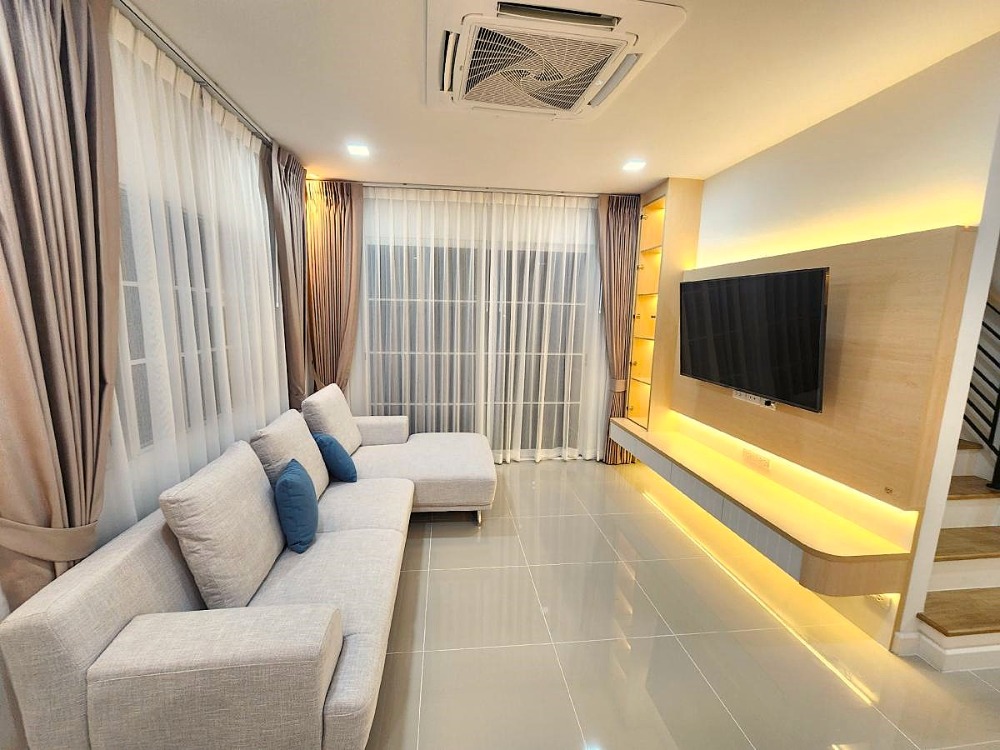 For RentHouseSamut Prakan,Samrong : For Rent Golden Neo Sukhumvit Lasalle 4 Bedrooms