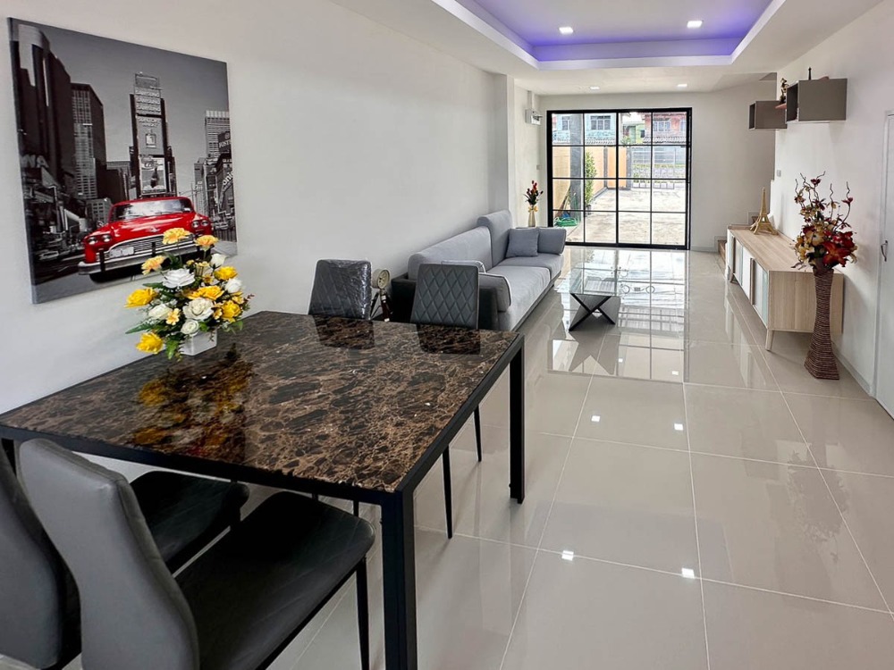 For SaleTownhomePathum Thani,Rangsit, Thammasat : TownHouse for Sale Soi Phayom 1, 3 Bedroom 25 Sqw Newly Built Near Phaholyothin, Nawanakorn, Talad Thai, Thammasart, Rangsit, Wang Noi : EL24S-042