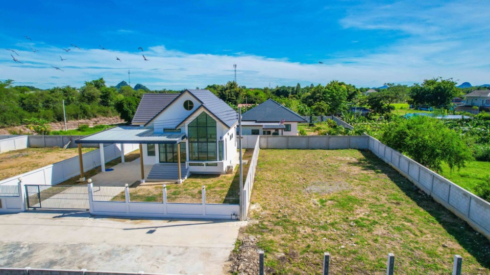 ขายที่ดินหัวหิน ประจวบคีรีขันธ์ : ที่ดินมาม่า สี่แยกปราณบุรี 120 ตารางวา ถมสูง พร้อมกำแพงคอนกรีตรอบที่ดิน ไฟฟ้า 3 เฟส ประปา ถนนคอนกรีต 8 เมตร