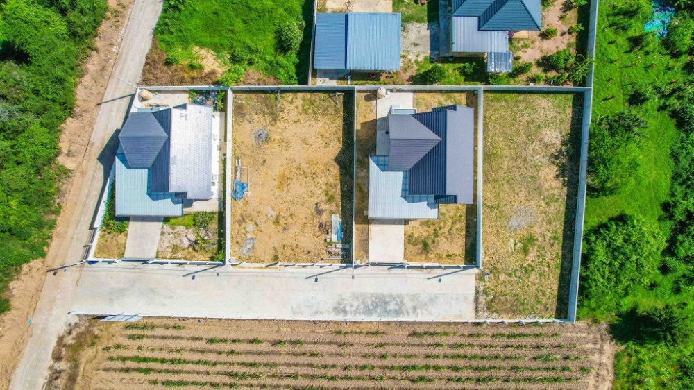 ขายที่ดินหัวหิน ประจวบคีรีขันธ์ : ที่ดินมาม่า สี่แยกปราณบุรี 120 ตารางวา ถมสูง พร้อมกำแพงคอนกรีตรอบที่ดิน ไฟฟ้า 3 เฟส ประปา ถนนคอนกรีต 8 เมตร