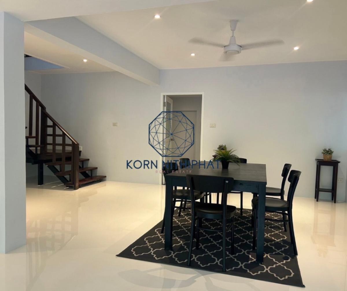 ให้เช่าบ้านพระราม 9 เพชรบุรีตัดใหม่ RCA : For Rent Detached Mid-Century House in Compound Security on Soi Petchaburi (Soonvijai), Nearby Bangkok Hospital. Welcome Pet Friendly (Pet Allowed) well Trained