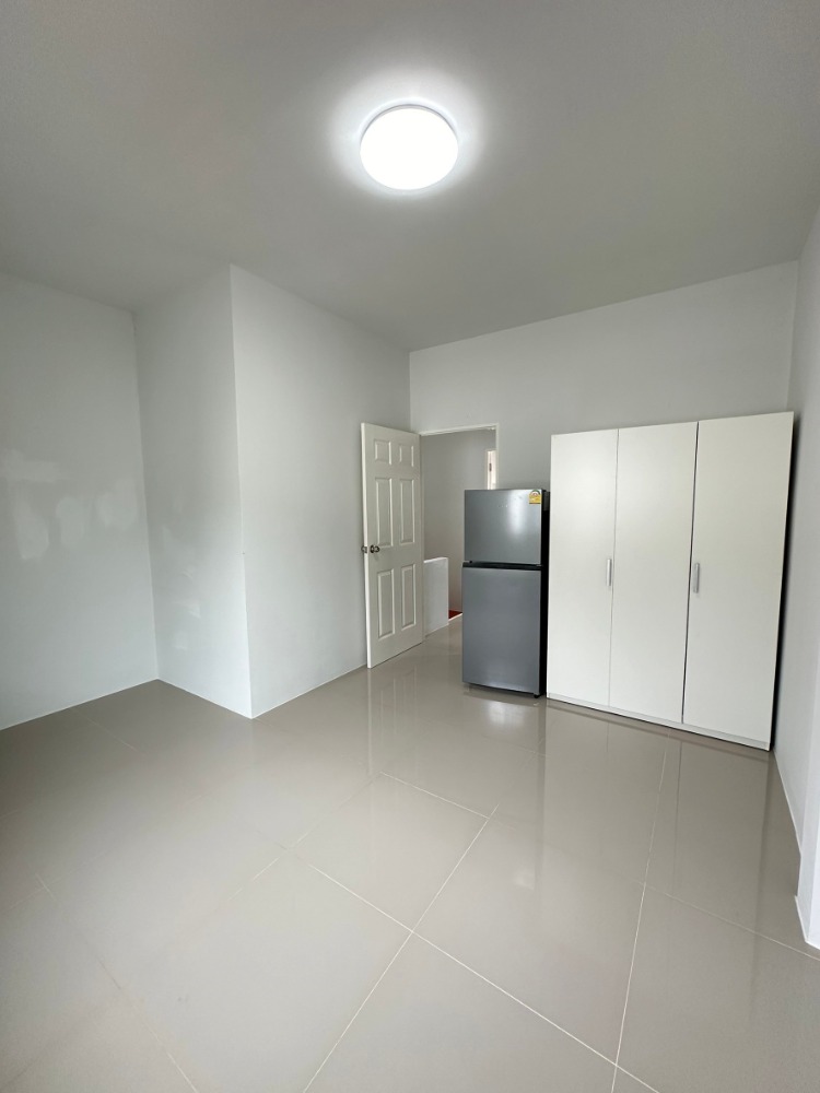 For RentTownhomeRayong : Line: @zimple_asset Modern Townhome for Rent - Ban Chang, Rayong. Located near U-Tapao Airport and Map Ta Phut Industrial Estate, small pets allowed, with short-term monthly leases available.
