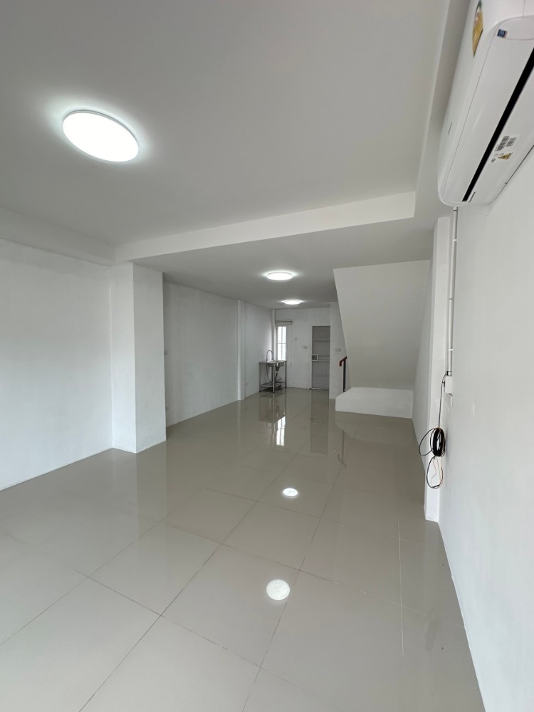 For RentTownhomeRayong : Line: @zimple_asset Modern Townhome for Rent - Ban Chang, Rayong. Located near U-Tapao Airport and Map Ta Phut Industrial Estate, small pets allowed, with short-term monthly leases available.