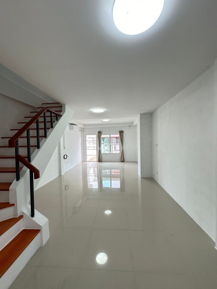 For RentTownhomeRayong : Line: @zimple_asset Modern Townhome for Rent - Ban Chang, Rayong. Located near U-Tapao Airport and Map Ta Phut Industrial Estate, small pets allowed, with short-term monthly leases available.