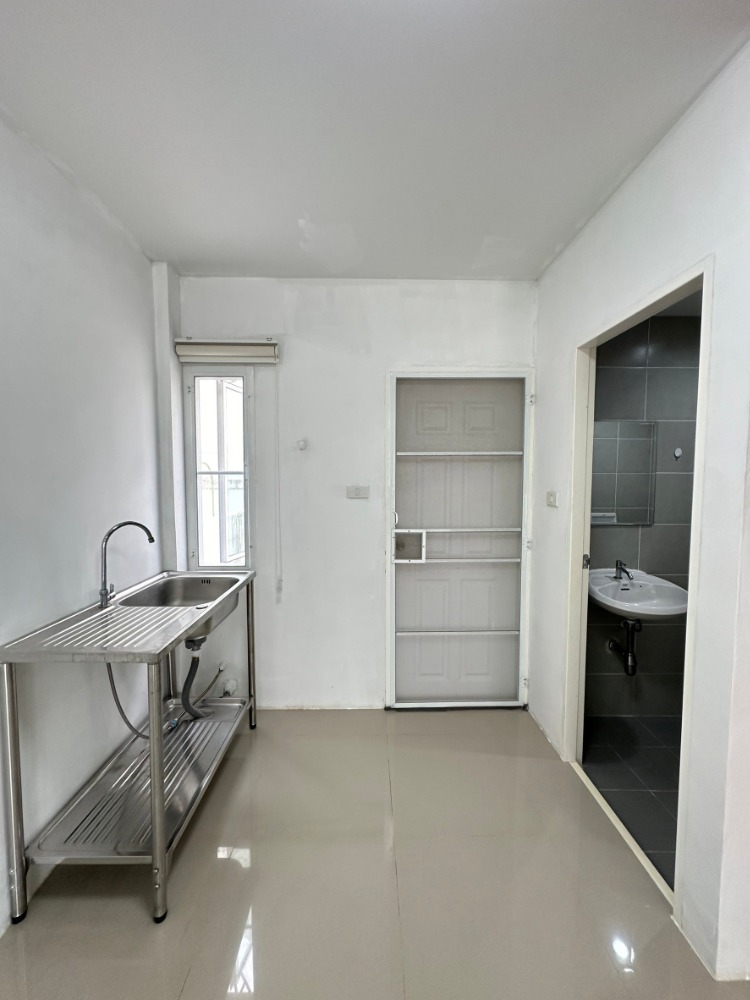 For RentTownhomeRayong : Line: @zimple_asset Modern Townhome for Rent - Ban Chang, Rayong. Located near U-Tapao Airport and Map Ta Phut Industrial Estate, small pets allowed, with short-term monthly leases available.