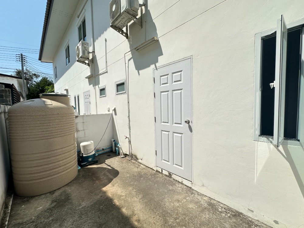 For RentTownhomeRayong : Line: @zimple_asset Modern Townhome for Rent - Ban Chang, Rayong. Located near U-Tapao Airport and Map Ta Phut Industrial Estate, small pets allowed, with short-term monthly leases available.