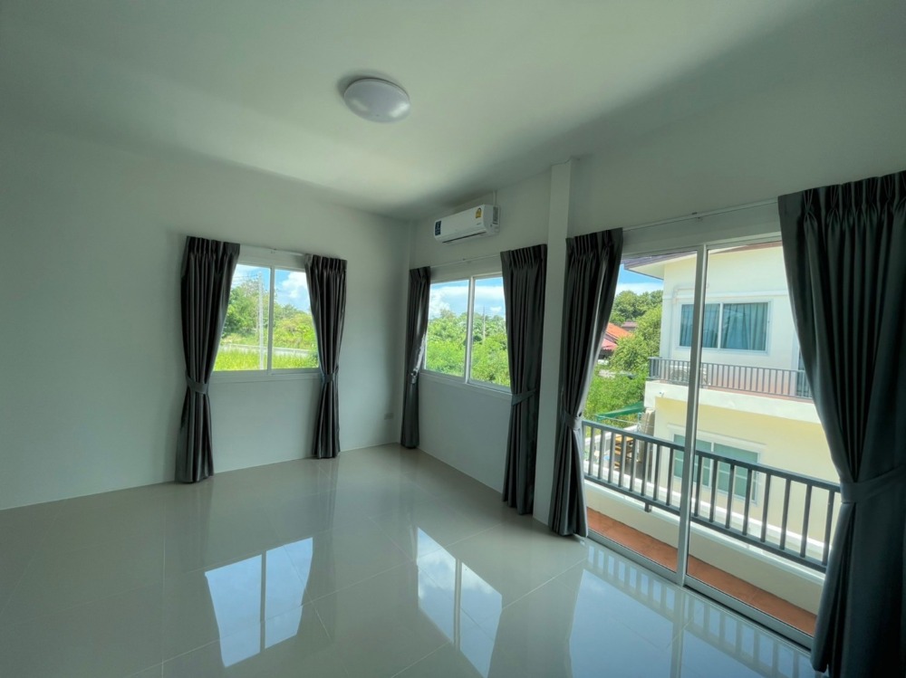 For RentTownhomeRayong : Line: @zimple_asset Modern Townhome for Rent - Ban Chang, Rayong. Located near U-Tapao Airport and Map Ta Phut Industrial Estate, small pets allowed, with short-term monthly leases available.
