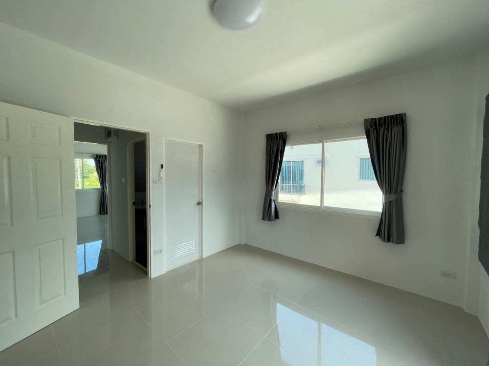 For RentTownhomeRayong : Line: @zimple_asset Modern Townhome for Rent - Ban Chang, Rayong. Located near U-Tapao Airport and Map Ta Phut Industrial Estate, small pets allowed, with short-term monthly leases available.