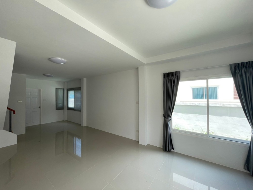 For RentTownhomeRayong : Line: @zimple_asset Modern Townhome for Rent - Ban Chang, Rayong. Located near U-Tapao Airport and Map Ta Phut Industrial Estate, small pets allowed, with short-term monthly leases available.