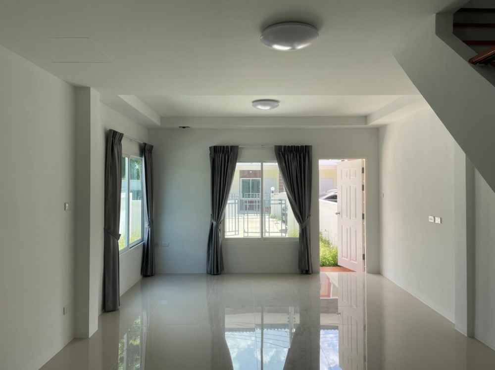 For RentTownhomeRayong : Line: @zimple_asset Modern Townhome for Rent - Ban Chang, Rayong. Located near U-Tapao Airport and Map Ta Phut Industrial Estate, small pets allowed, with short-term monthly leases available.