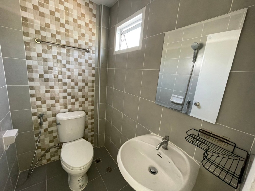 For RentTownhomeRayong : Line: @zimple_asset Modern Townhome for Rent - Ban Chang, Rayong. Located near U-Tapao Airport and Map Ta Phut Industrial Estate, small pets allowed, with short-term monthly leases available.