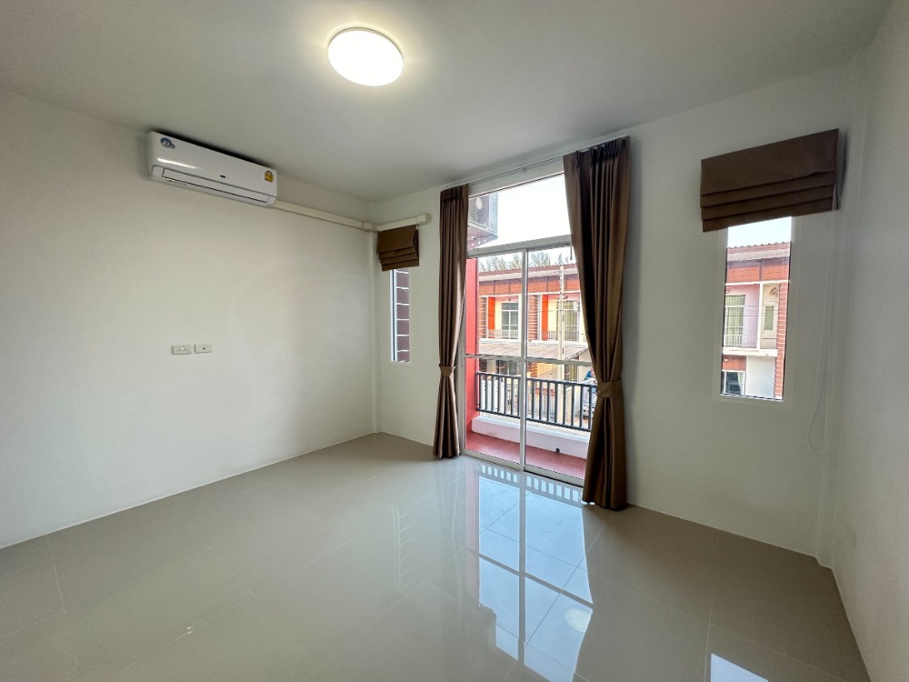 For RentTownhomeRayong : Line: @zimple_asset Modern Townhome for Rent - Ban Chang, Rayong. Located near U-Tapao Airport and Map Ta Phut Industrial Estate, small pets allowed, with short-term monthly leases available.