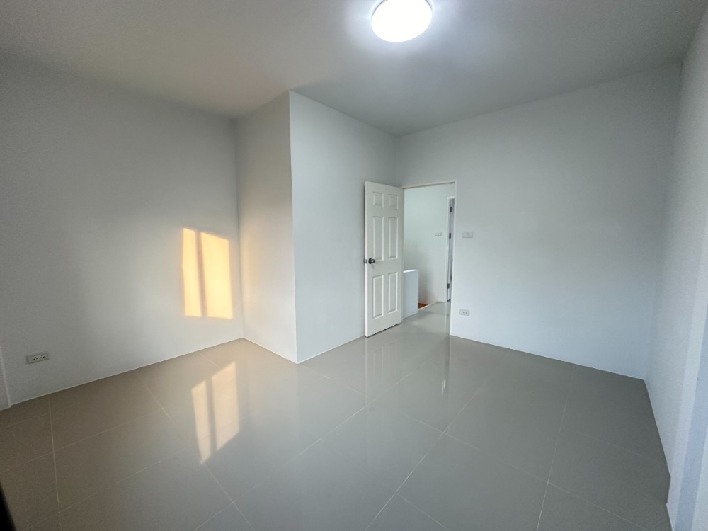 For RentTownhomeRayong : Line: @zimple_asset Modern Townhome for Rent - Ban Chang, Rayong. Located near U-Tapao Airport and Map Ta Phut Industrial Estate, small pets allowed, with short-term monthly leases available.