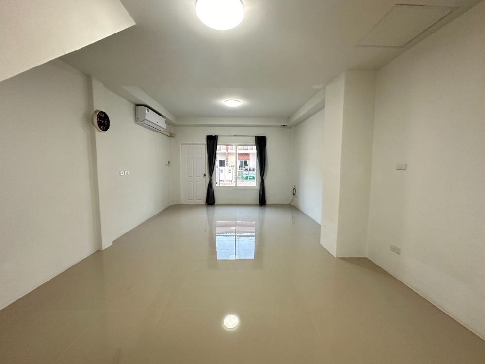 For RentTownhomeRayong : Line: @zimple_asset Modern Townhome for Rent - Ban Chang, Rayong. Located near U-Tapao Airport and Map Ta Phut Industrial Estate, small pets allowed, with short-term monthly leases available.