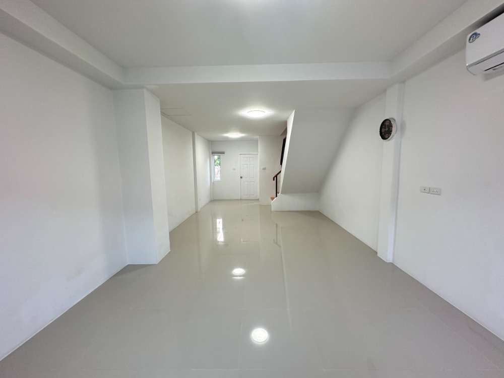 For RentTownhomeRayong : Line: @zimple_asset Modern Townhome for Rent - Ban Chang, Rayong. Located near U-Tapao Airport and Map Ta Phut Industrial Estate, small pets allowed, with short-term monthly leases available.