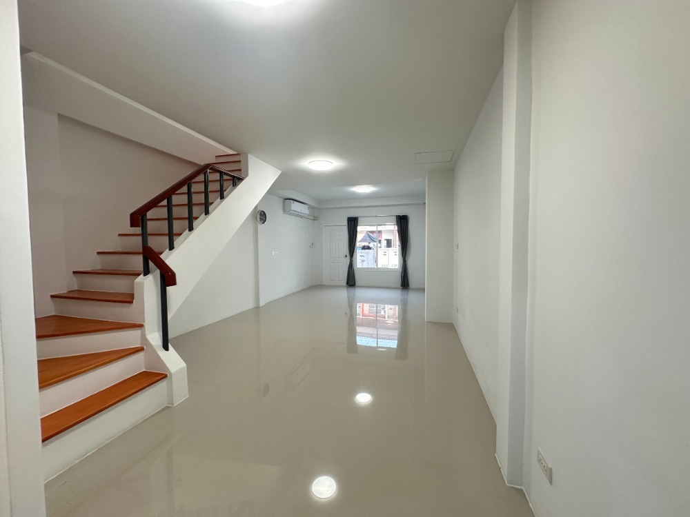 For RentTownhomeRayong : Line: @zimple_asset Modern Townhome for Rent - Ban Chang, Rayong. Located near U-Tapao Airport and Map Ta Phut Industrial Estate, small pets allowed, with short-term monthly leases available.
