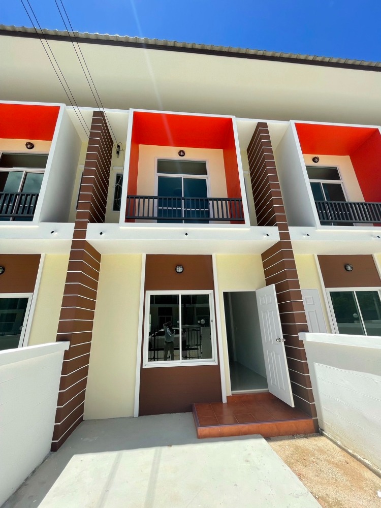 For RentTownhomeRayong : Line: @zimple_asset Modern Townhome for Rent - Ban Chang, Rayong. Located near U-Tapao Airport and Map Ta Phut Industrial Estate, small pets allowed, with short-term monthly leases available.