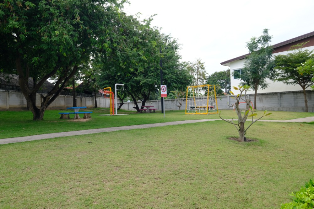 For RentTownhomeRayong : Line: @zimple_asset Modern Townhome for Rent - Ban Chang, Rayong. Located near U-Tapao Airport and Map Ta Phut Industrial Estate, small pets allowed, with short-term monthly leases available.