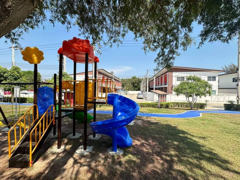 For RentTownhomeRayong : Line: @zimple_asset Modern Townhome for Rent - Ban Chang, Rayong. Located near U-Tapao Airport and Map Ta Phut Industrial Estate, small pets allowed, with short-term monthly leases available.