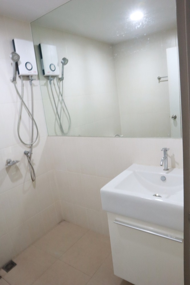 For SaleCondoSamut Prakan,Samrong : Condo for sale: Tropicana @BTS Erawan, Samut Prakan, 2 bedrooms, 32 sqm., excellent condition.