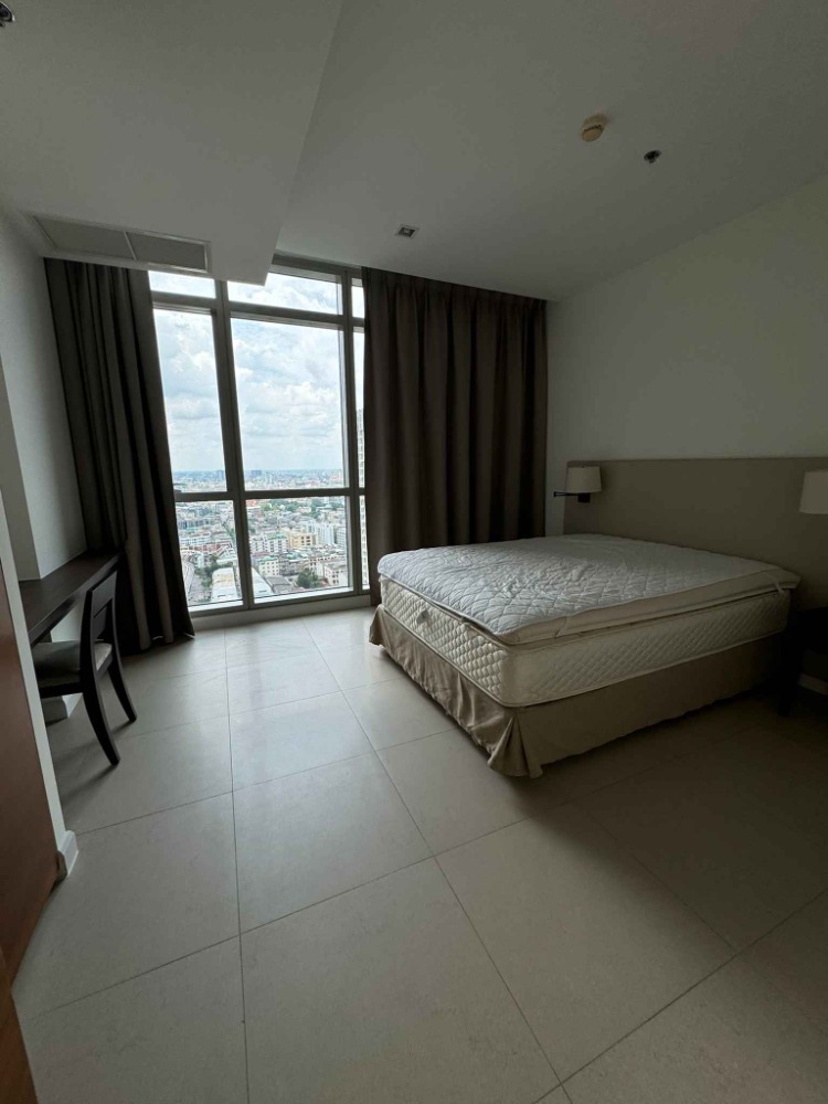 For RentCondoWongwianyai, Charoennakor : LTHC10975–The River condominium FOR RENT 2 beds 2 baths size 128 Sq.m. Near BTS Saphan Taksin Station ONLY 70k/month