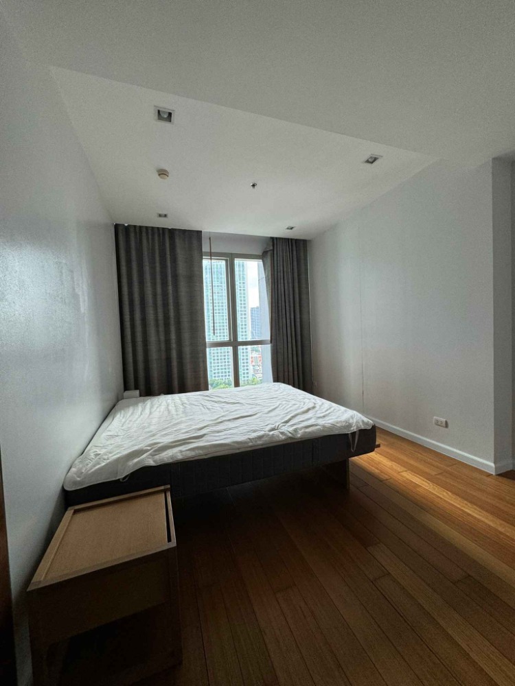 For RentCondoWongwianyai, Charoennakor : LTHC10976–The River condominium FOR RENT 2 beds 2 baths size 110 Sq.m. Near BTS Saphan Taksin Station ONLY 75k/month