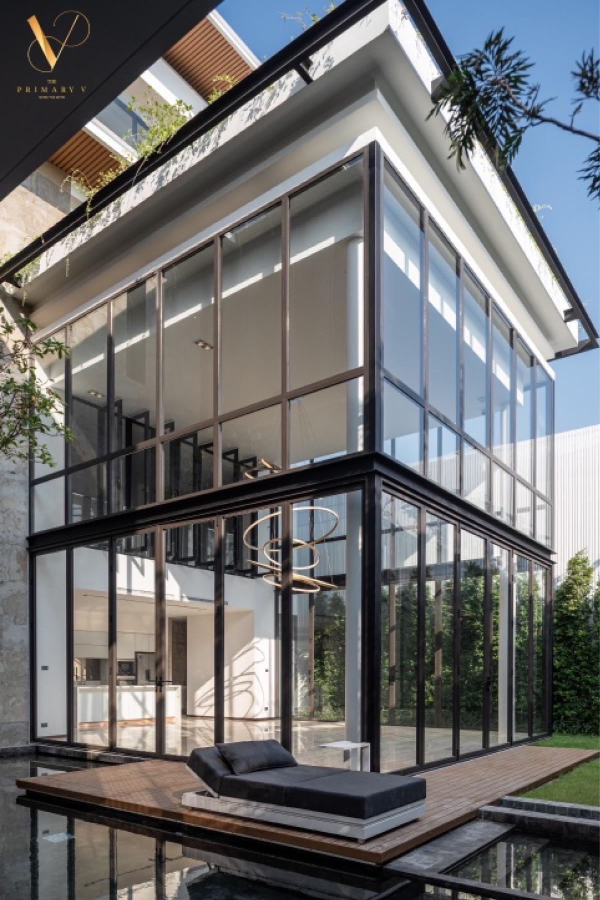 ขายบ้านเกษตร นวมินทร์ ลาดปลาเค้า : 📢👇ด่วนๆ ราคาโปรโมชั่น ถึงธันวาคม 68 ลดเหลือ 99 ล้าน จาก 120 ล้าน!!!
บ้านหรู 4 ชั้น พร้อม ลิฟต์ในบ้าน และ สระว่ายน้ำส่วนตัว โครงการได้รับรางวัล ออกแบบ ตกแต่งปี 2017 ระดับรักษาความปลอดภัยสูง เดินทางสะดวกได้หลายเส้นทาง